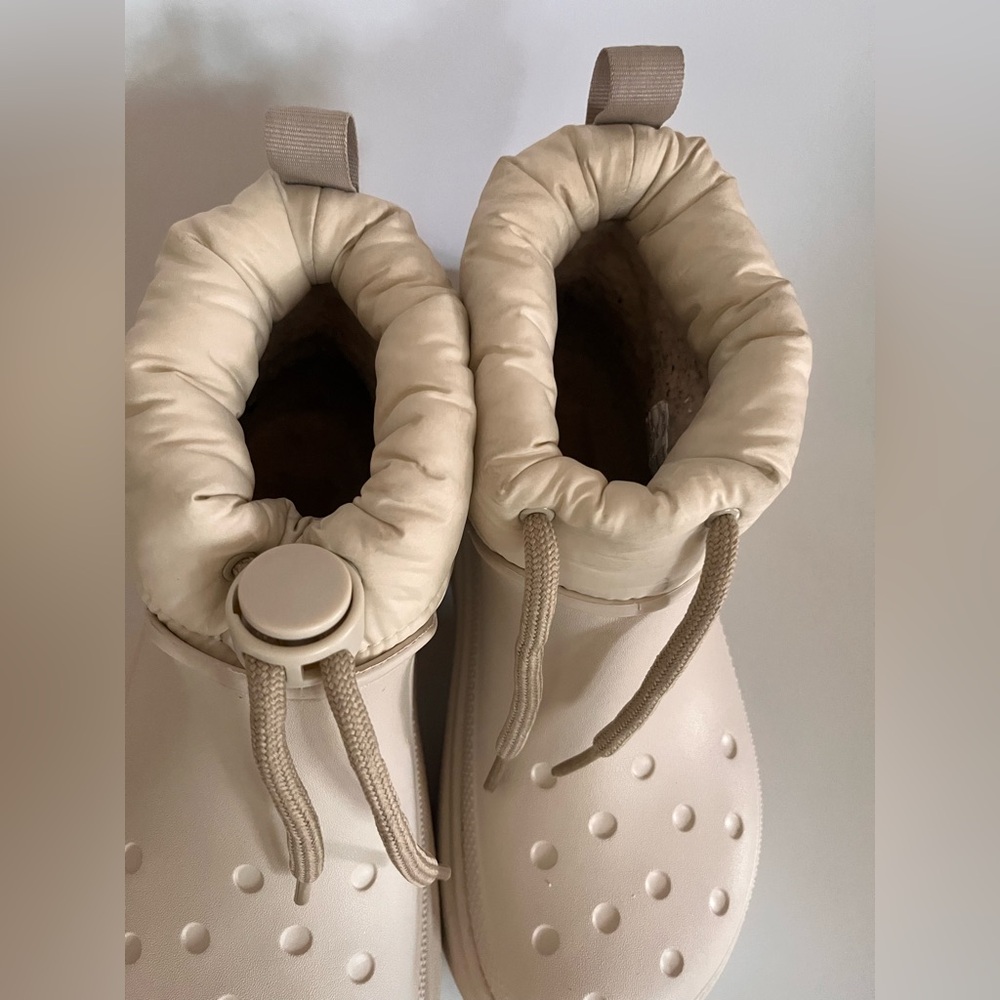 Women’s Crocs Stomp Puff Boot Stucco Cream Platform Clog Boots Size W9 Cozy - Picture 7 of 9